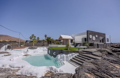 César Manrique-Inspired oasis in Tahiche’s volcanic heart