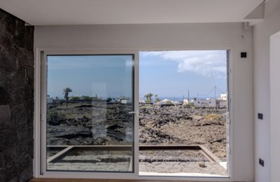 César Manrique-Inspired oasis in Tahiche’s volcanic heart