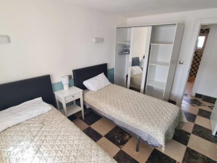 Image No.27-10 Bed Villa / Detached for sale