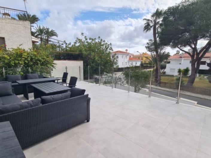 Image No.44-10 Bed Villa / Detached for sale