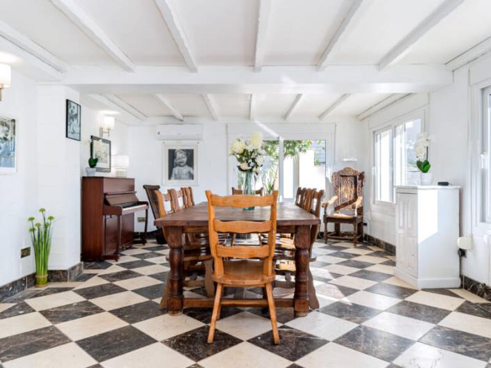 Image No.17-10 Bed Villa / Detached for sale