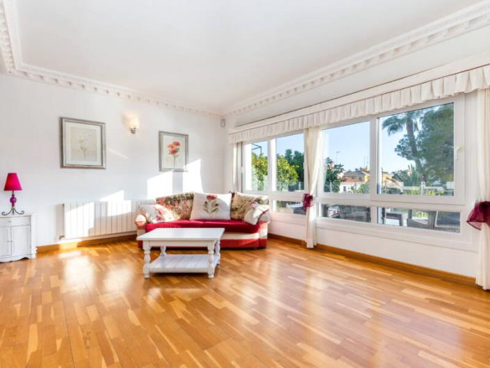 Image No.10-10 Bed Villa / Detached for sale