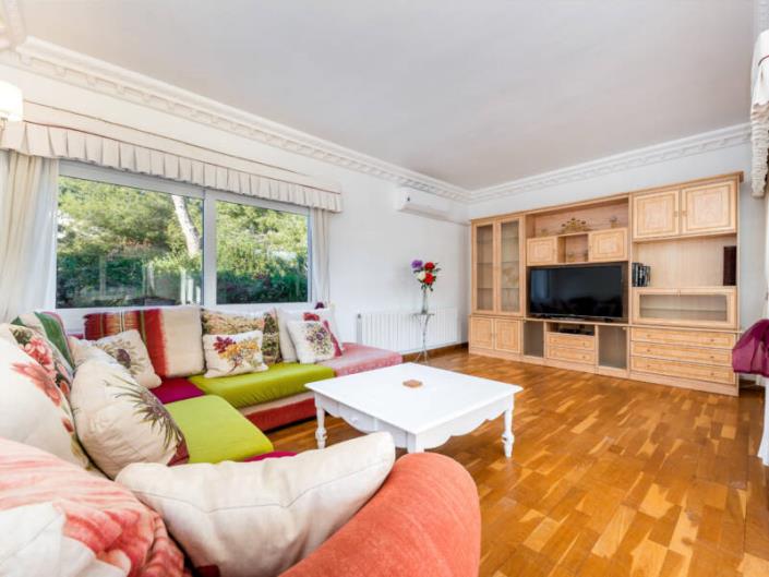 Image No.12-10 Bed Villa / Detached for sale