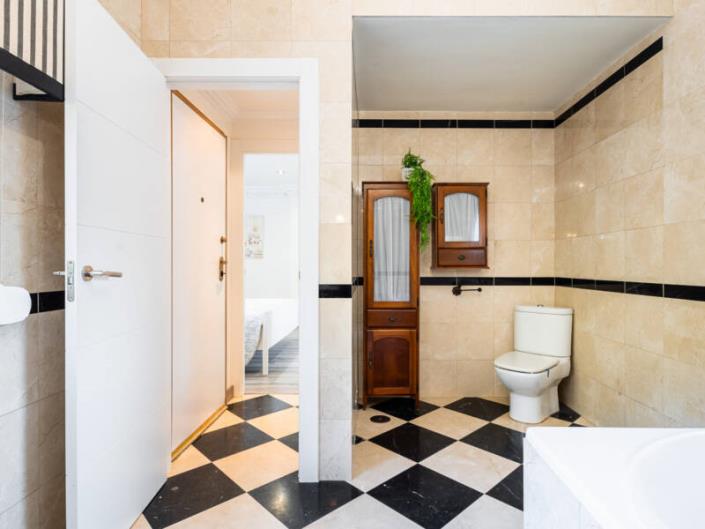 Image No.24-10 Bed Villa / Detached for sale