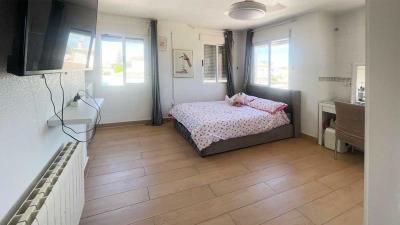 5-bed-detached-villa-in-playa-flamenca-master-bedroom