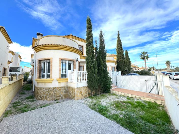 Image No.2-3 Bed Semi-Detached for sale