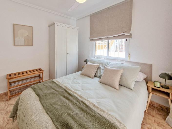 Image No.21-2 Bed Townhouse for sale