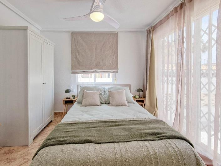 Image No.20-2 Bed Townhouse for sale