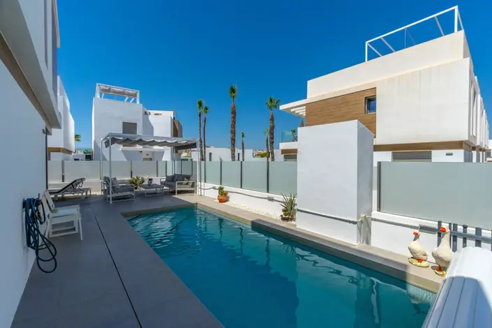 Image No.31-3 Bed Villa / Detached for sale