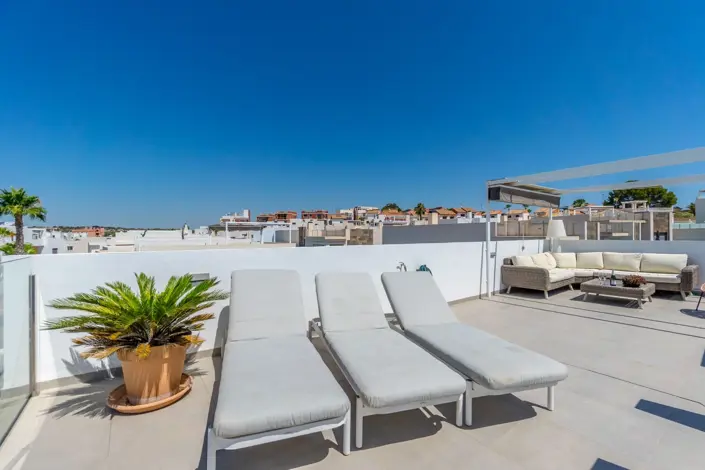 Image No.21-3 Bed Villa / Detached for sale