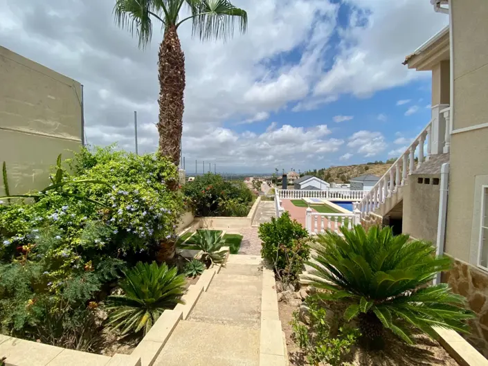 Image No.37-3 Bed Villa / Detached for sale