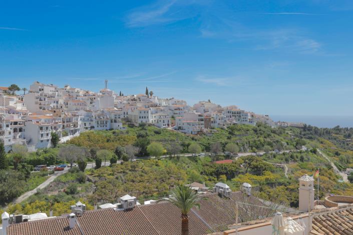 Image No.20-2 Bed Apartment for sale