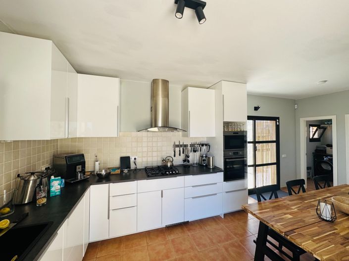 Image No.13-3 Bed Property for sale