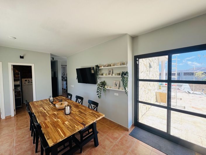 Image No.14-3 Bed Property for sale