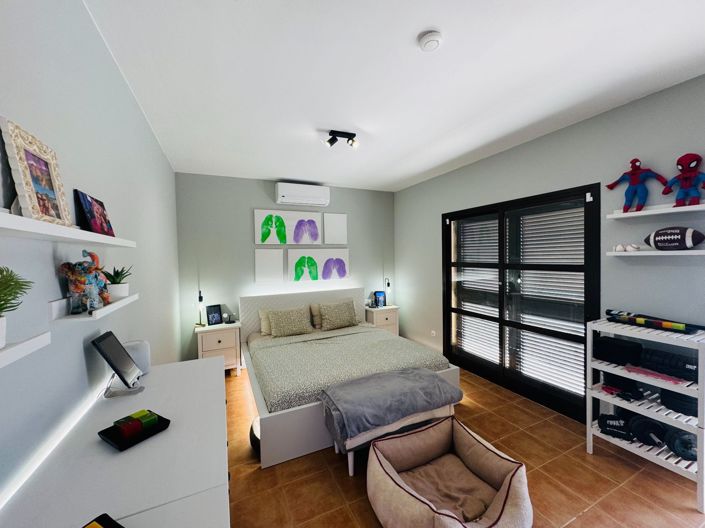 Image No.18-3 Bed Property for sale