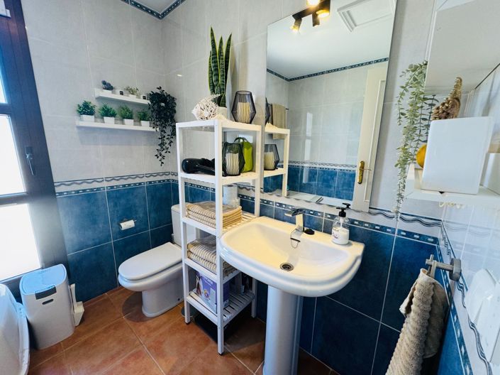 Image No.19-3 Bed Property for sale