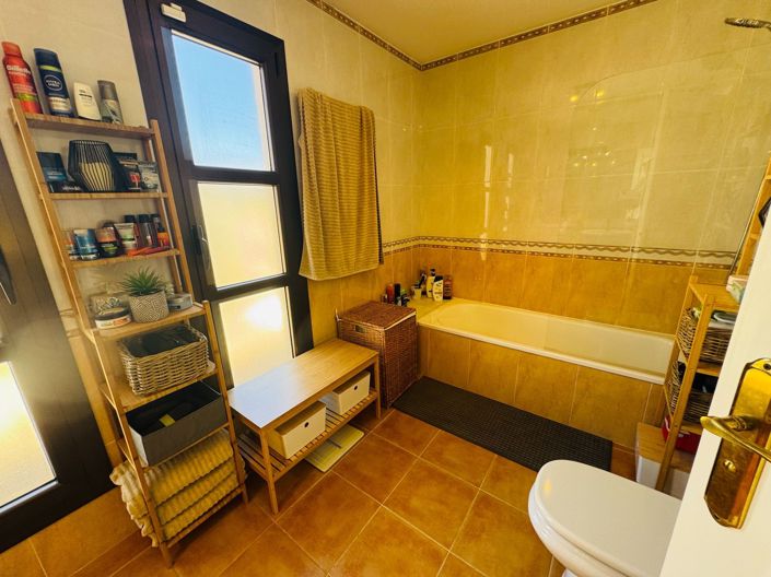 Image No.24-3 Bed Property for sale