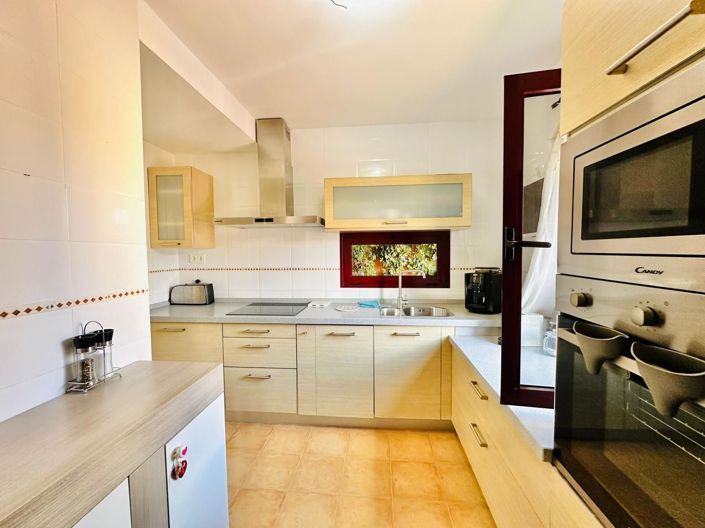 Image No.14-3 Bed Property for sale