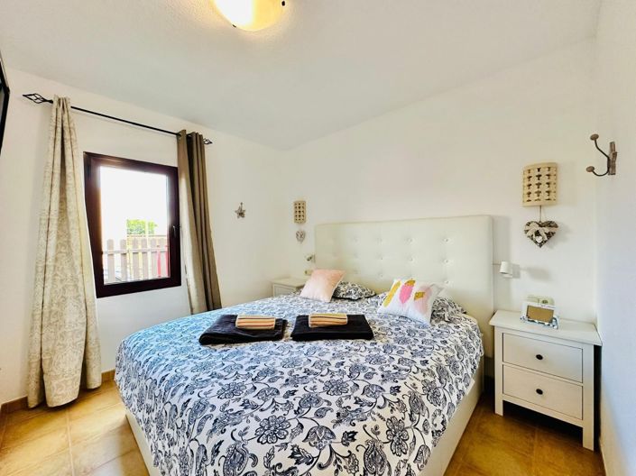 Image No.21-3 Bed Property for sale