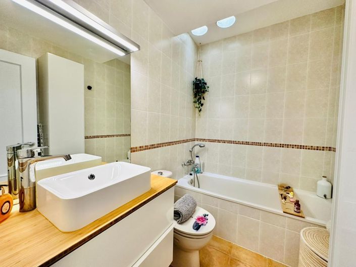 Image No.24-3 Bed Property for sale