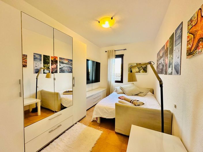 Image No.26-3 Bed Property for sale