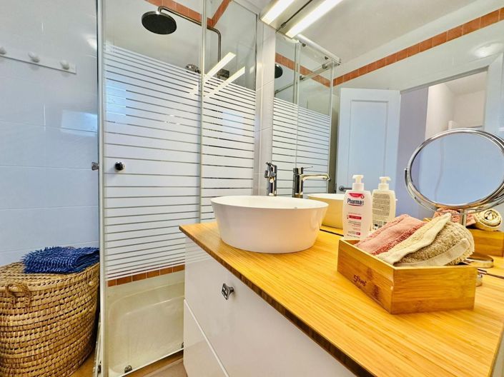 Image No.27-3 Bed Property for sale