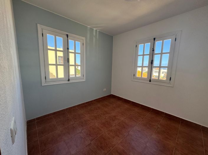 Image No.15-3 Bed Property for sale