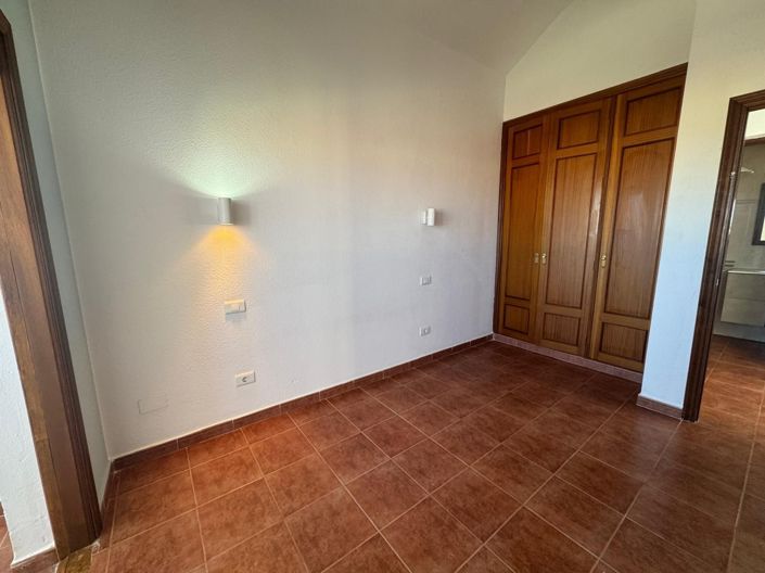 Image No.16-3 Bed Property for sale