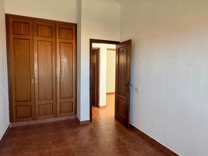 Image No.19-3 Bed Property for sale