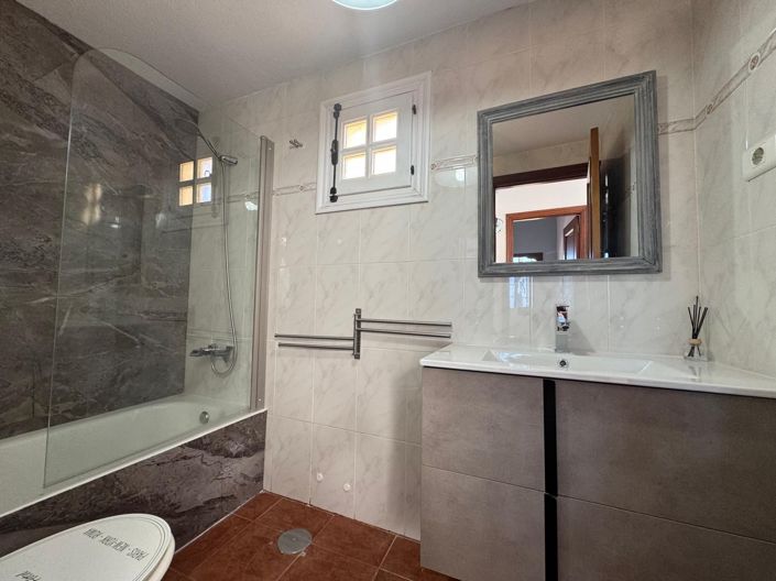 Image No.20-3 Bed Property for sale