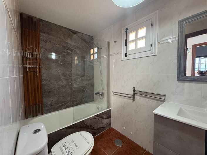 Image No.23-3 Bed Property for sale