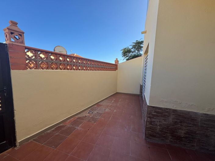 Image No.24-3 Bed Property for sale