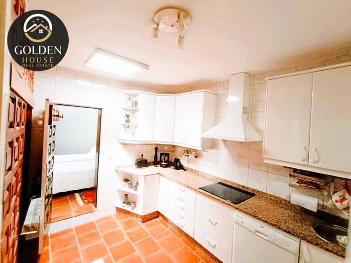 Image No.13-5 Bed Property for sale