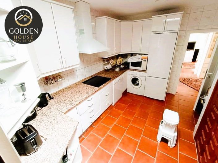 Image No.14-5 Bed Property for sale