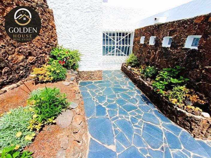 Image No.18-5 Bed Property for sale