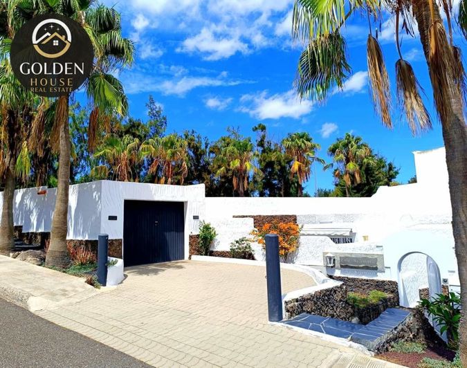 Image No.27-5 Bed Property for sale