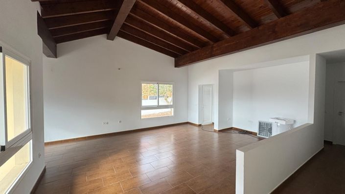 Image No.1-3 Bed Property for sale