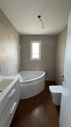 Image No.10-3 Bed Property for sale