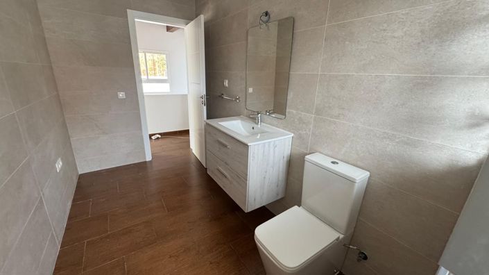 Image No.16-3 Bed Property for sale