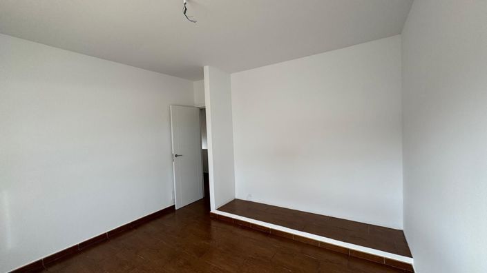 Image No.18-3 Bed Property for sale