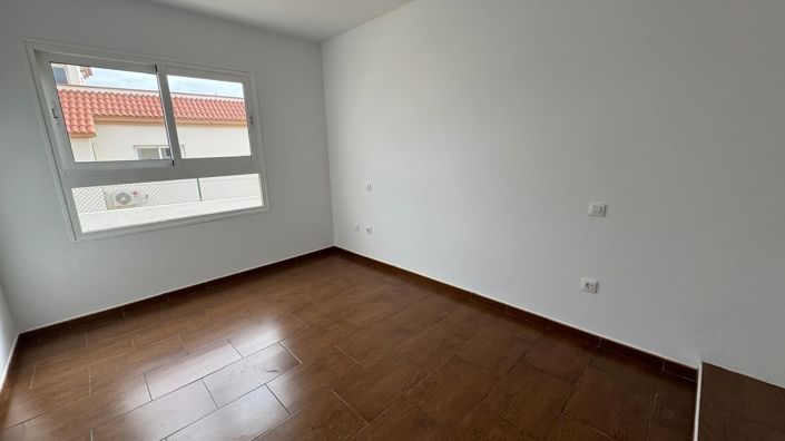 Image No.20-3 Bed Property for sale