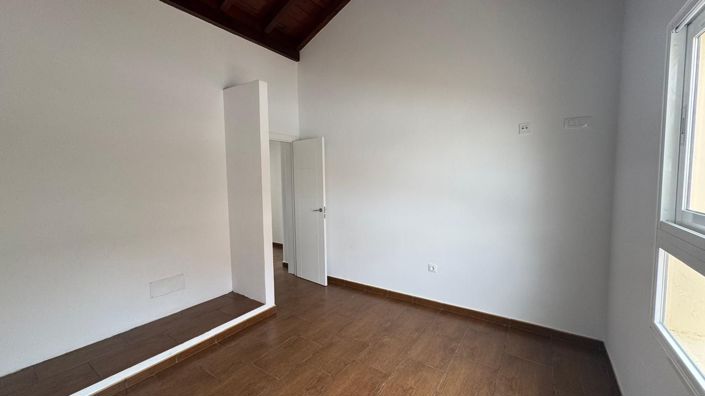 Image No.23-3 Bed Property for sale