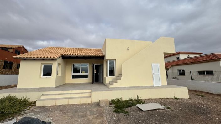 Image No.24-3 Bed Property for sale