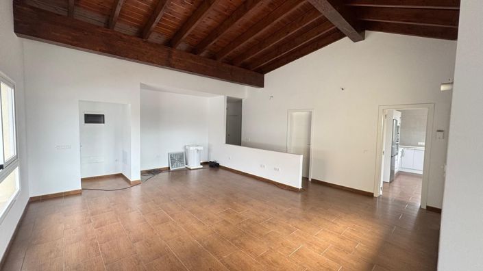 Image No.5-3 Bed Property for sale