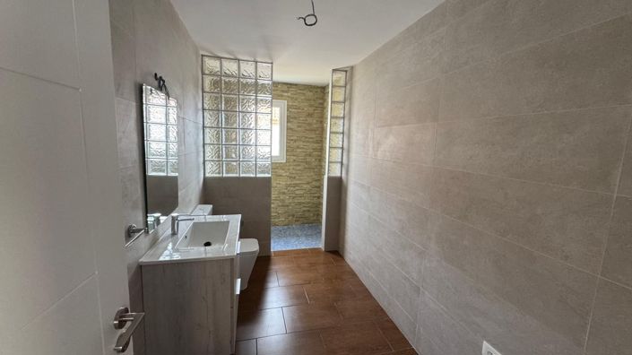 Image No.7-3 Bed Property for sale