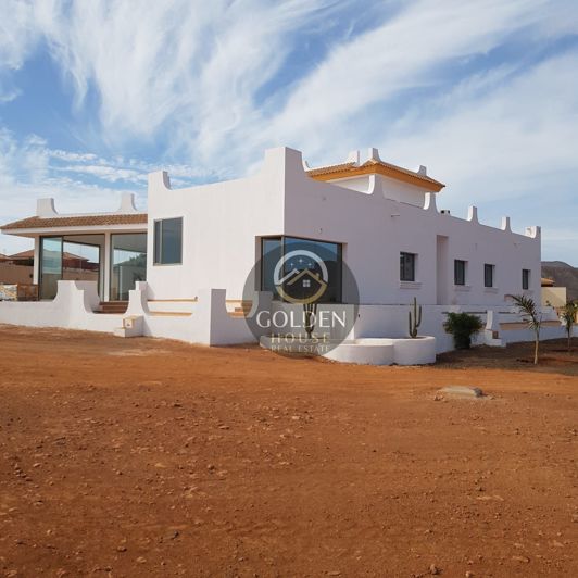 Image No.1-5 Bed Property for sale