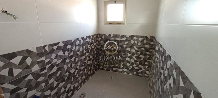 Image No.16-5 Bed Property for sale