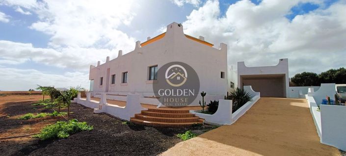 Image No.2-5 Bed Property for sale