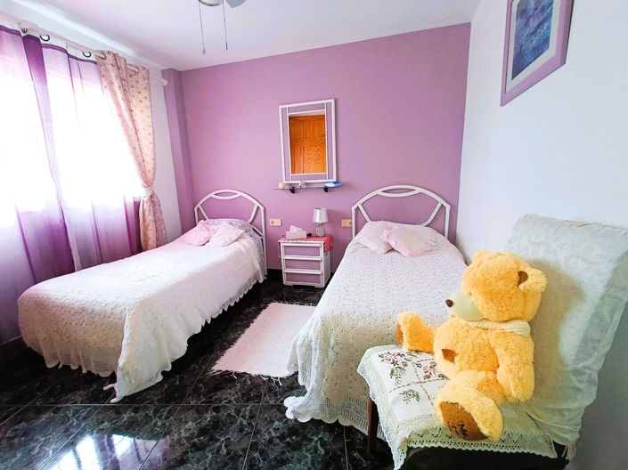 Image No.13-3 Bed Property for sale