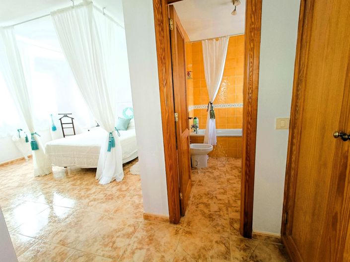 Image No.18-3 Bed Property for sale